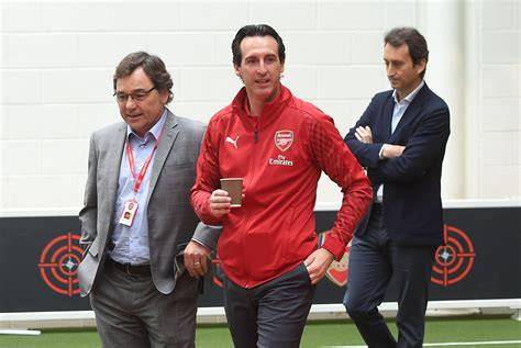 Unai Emery és Raul Sanllehi az Arsenalnál