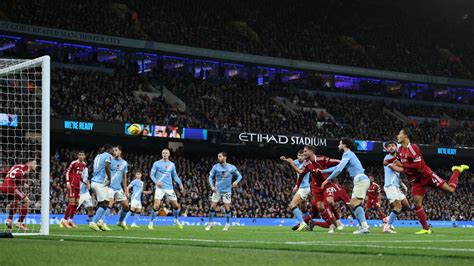 Manchester City játékosok ünneplik a gólt