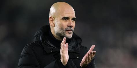 Pep Guardiola a pálya szélén