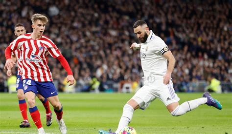 Madridi derbi mérkőzés pillanata