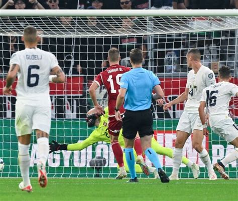Labdarúgó mérkőzés kiemelt pillanata, például egy gólöröm
