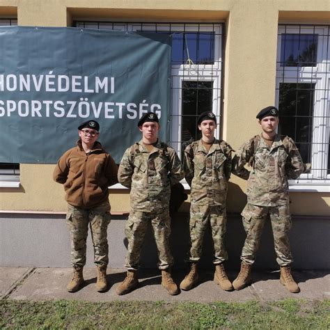 Vívóversenyen induló kadét