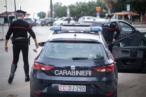 Olasz rendőrautó és büntetés átvétel