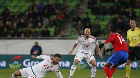 Magyarország és Costa Rica válogatottjainak találkozója a futballpályán