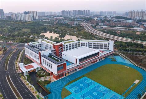 A Huainan No. 3 High School campusának légi felvétele