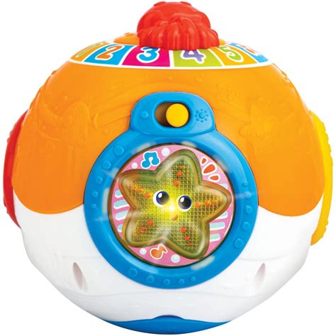 A Fisher-Price interaktív labda részletei és gombjai közelről
