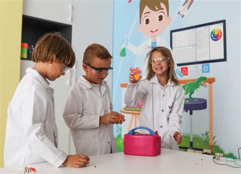 Gyerekek játszva tanulnak a Tinker Labs programban