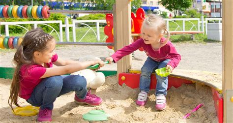 gyerekek játszanak boltosdit