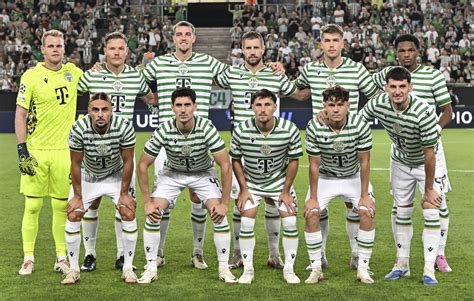 Ferencvárosi TC játékosok ünneplik a Bajnokok Ligája csoportkörbe jutást