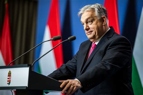 Szurkolók a lelátón feszült hangulatban