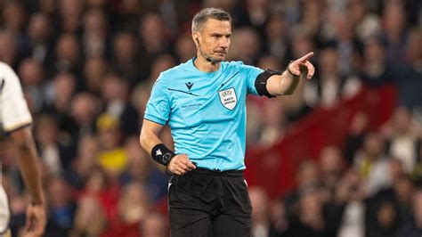 Sápi Csaba játékvezetőként egy mérkőzésen