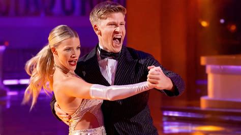 A Dancing with the Stars logója