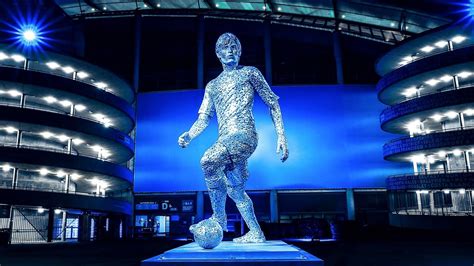 David Silva szobra a Manchester City stadionjánál