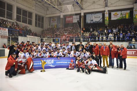 Jégkorong mérkőzés akcióban