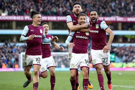 Válogatás Aston Villa pólókból és mezekből