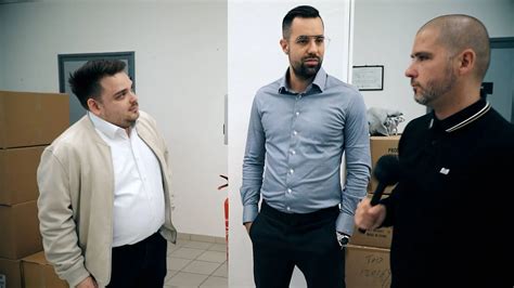 Szerencsés Szabolcs, a SUPERZ Budapest alapítója a szponzori szerződés aláírásakor