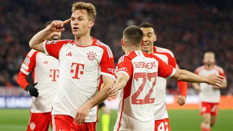 A Bayern München játékosainak ünneplése egy gól után