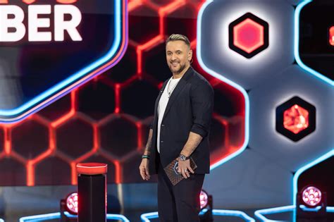 Emberek szimulátorban versenyeznek