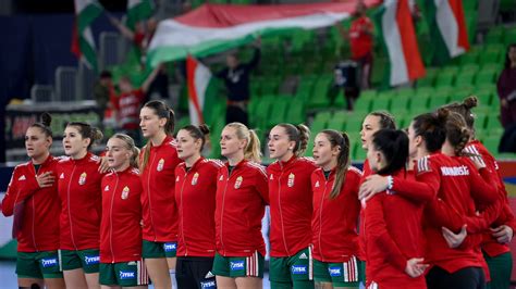 A Győri VSE felnőtt női csapata az ob I-be való visszajutás után