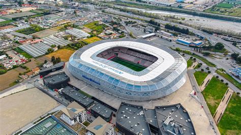 A Nice Côte d’Azur repülőtér és az Allianz Riviera stadion térképe