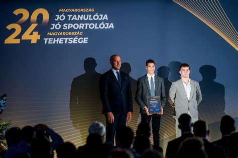 Dietetikus konzultál fiatal sportolóval