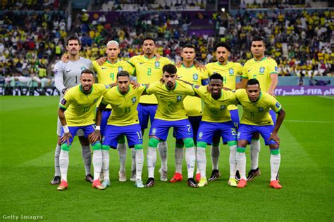 Menekülő brazil játékosok a határon