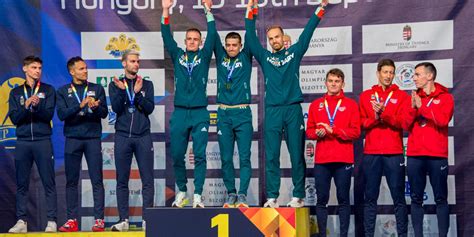 Magyar evezőscsapat az Európa-bajnokságon bemelegítés közben