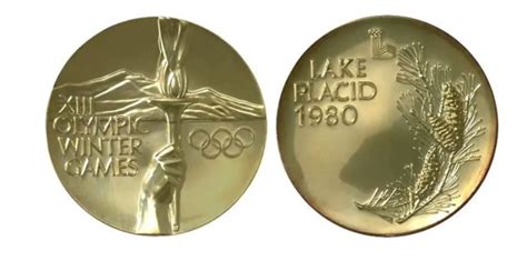 A Lake Placid-i olimpia logója és érme