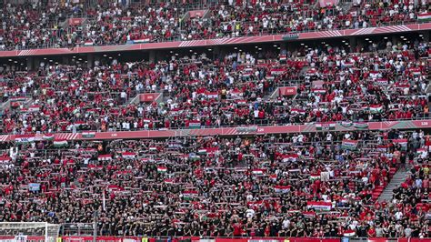Telt házas spanyol futballstadion hangulata