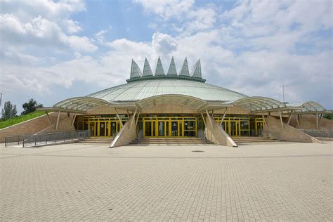 Tüskecsarnok épülete