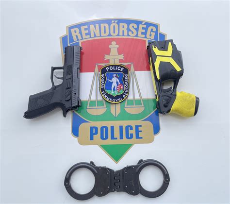 A manchesteri rendőrségi helyszínelés és kordonok látképe