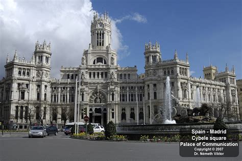 Zárva tartott Cibeles tér a járvány idején