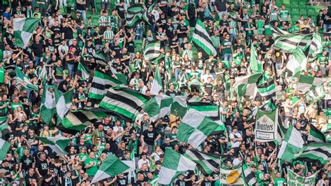 Ferencvárosi szurkolók a lelátón