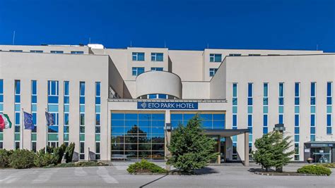 Az ETO Park Hotel épülete és környezete