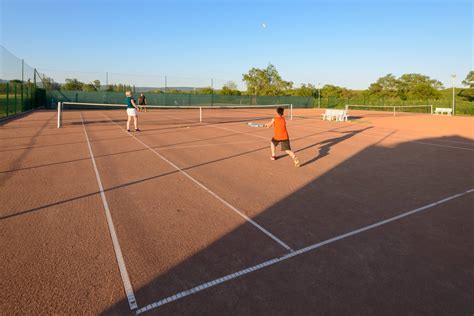 Új sportpályák építése