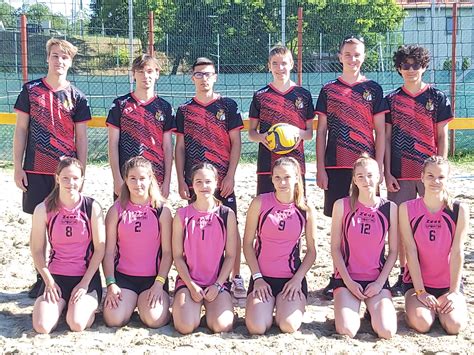 Fiú és lány csapatok a strandröplabda diákolimpián