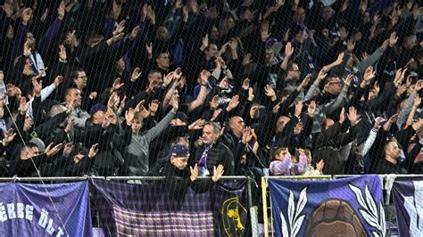 Szurkolói vélemények az új Újpest címerről infografika
