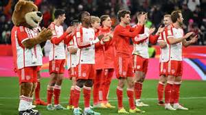 A Bayern München ünneplő szurkolói