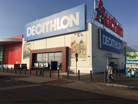Decathlon Szolnok üzlet bejárata
