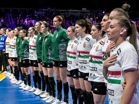 Csalódott magyar kézilabda játékosok a lefújás után