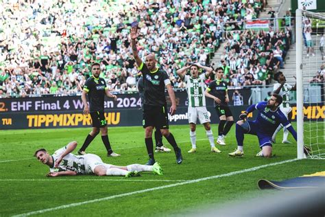 Dynamo Kyiv csapat ünnepli a bajnoki címet