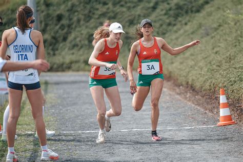 Nyerges Réka és Rajncsák Diána a laser run váltása során
