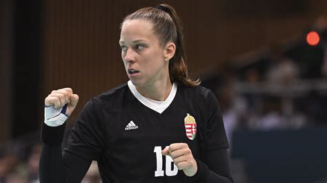 Böde Dániel és Böde-Bíró Blanka kisfia kézilabdával játszik