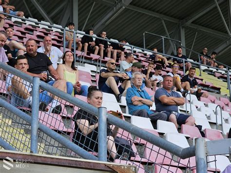 A derbi hangulata a stadionban