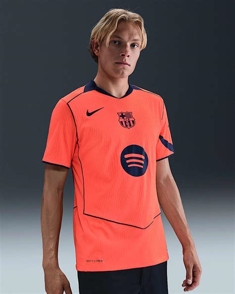 Az FC Barcelona legendás játékosainak kiállított mezei a Palau Blaugranában