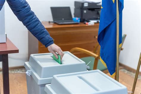 Választási szavazóhelyiség vagy urnák ábrázolása