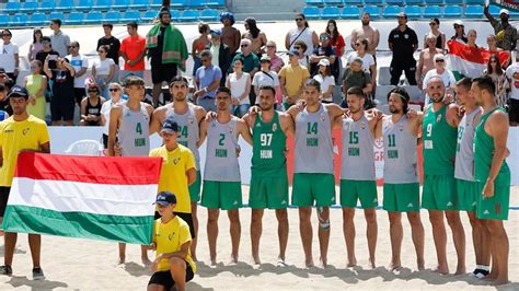 Magyar strandkézilabda válogatott akcióban
