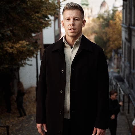 Fiatal Bálint László fradista mezben
