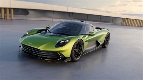 Aston Martin F1 autó füstöl Barcelonában