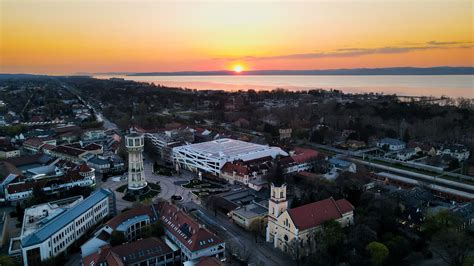 Budakeszi város látképe éttermekkel